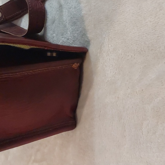 Vintage Handcrafted Leather Messanger Bag With Green Canvas Liner - Picture 4 of 14